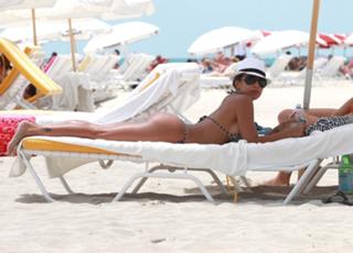 Vida Guerra feet photo thumbnail