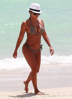 Vida Guerra feet photo thumbnail