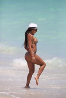 Vida Guerra feet photo thumbnail
