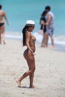 Vida Guerra feet photo thumbnail