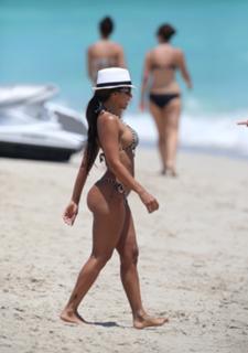 Vida Guerra feet photo thumbnail