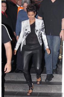 Halle Berry feet photo thumbnail