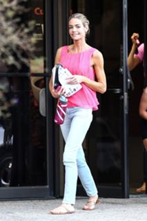 Denise Richards feet photo thumbnail