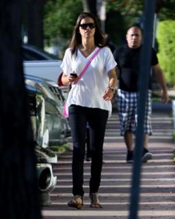 Adriana Lima feet photo thumbnail