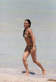 Michelle Rodriguez feet photo thumbnail