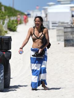 Michelle Rodriguez feet photo thumbnail