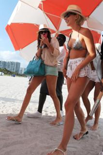 Nina Dobrev feet photo thumbnail