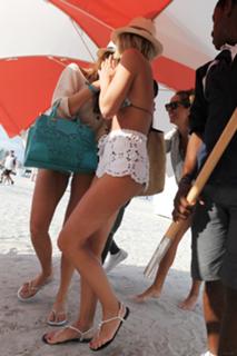 Nina Dobrev feet photo thumbnail