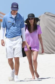 Caroline Flack feet photo thumbnail