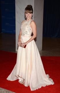 Sophia Bush feet photo thumbnail