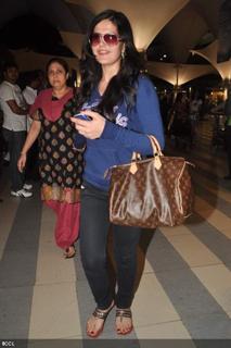 Zareen Khan feet photo thumbnail