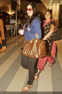 Zareen Khan feet photo thumbnail