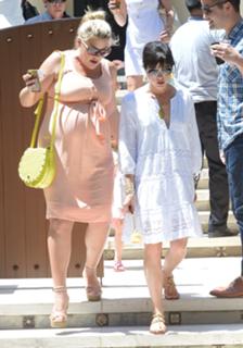 Selma Blair feet photo thumbnail
