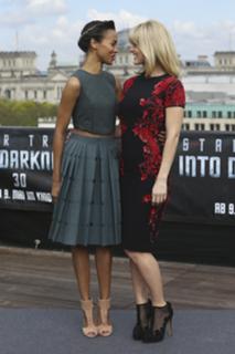 Zoe Saldana feet photo thumbnail