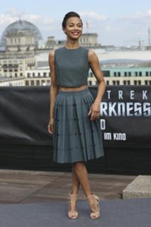 Zoe Saldana feet photo thumbnail