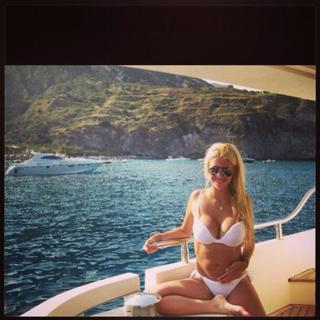 Wanda Nara feet photo thumbnail