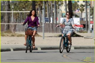 Shay Mitchell feet photo thumbnail