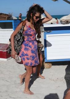 Nina Dobrev feet photo thumbnail