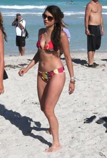 Nina Dobrev feet photo thumbnail