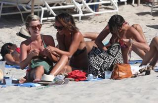Julianne Hough feet photo thumbnail