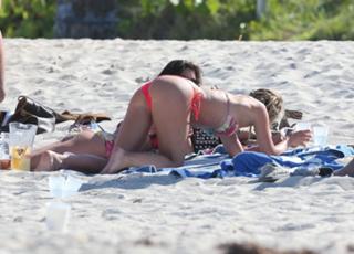 Julianne Hough feet photo thumbnail