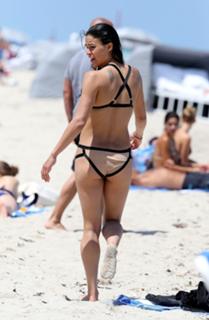 Michelle Rodriguez feet photo thumbnail