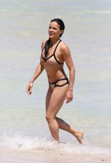 Michelle Rodriguez feet photo thumbnail