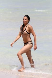 Michelle Rodriguez feet photo thumbnail
