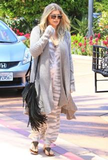 Fergie feet photo thumbnail