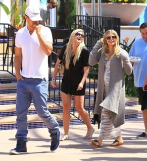 Fergie feet photo thumbnail