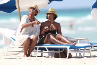 Kelly Rowland feet photo thumbnail