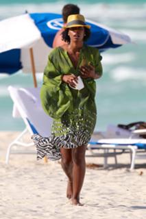 Kelly Rowland feet photo thumbnail