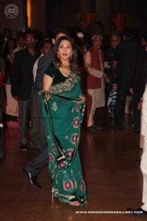 Madhuri Dixit feet photo thumbnail