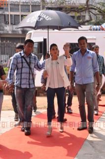Madhuri Dixit feet photo thumbnail