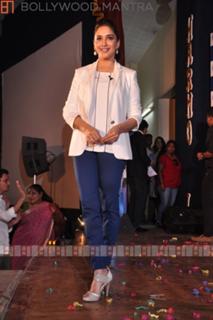 Madhuri Dixit feet photo thumbnail