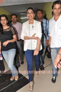 Madhuri Dixit feet photo thumbnail