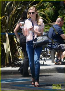 Kirsten Dunst feet photo thumbnail