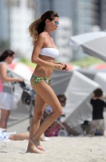 Melissa Satta feet photo thumbnail