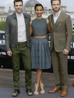 Zoe Saldana feet photo thumbnail