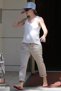 Jennifer Garner feet photo thumbnail