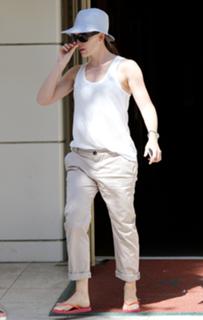 Jennifer Garner feet photo thumbnail