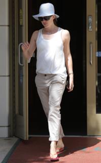 Jennifer Garner feet photo thumbnail