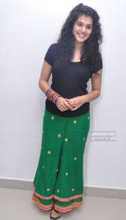 Taapsee Pannu feet photo thumbnail