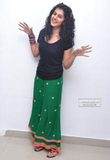 Taapsee Pannu feet photo thumbnail