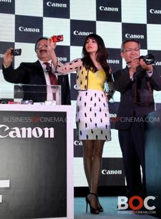 Anushka Sharma feet photo thumbnail