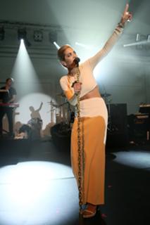 Rita Ora feet photo thumbnail