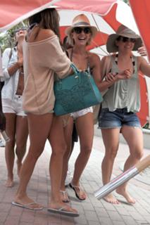 Julianne Hough feet photo thumbnail
