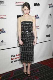 Emilia Clarke feet photo thumbnail