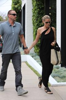 Heidi Klum feet photo thumbnail