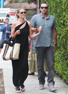 Heidi Klum feet photo thumbnail